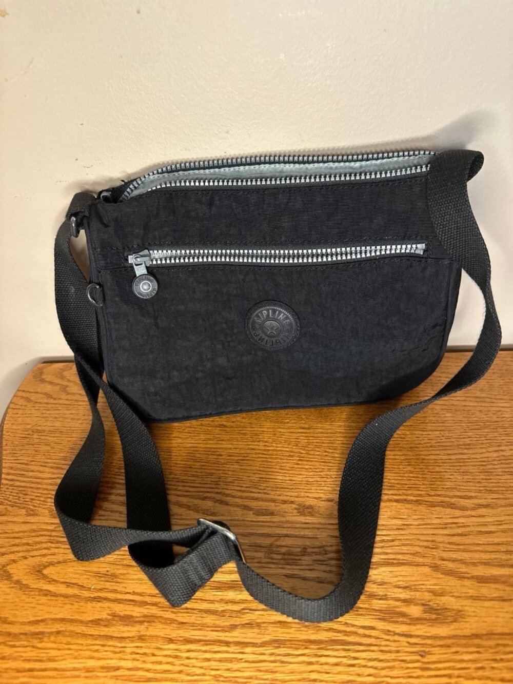 Black Kipling purse crossbody bag adjustable straps zippers